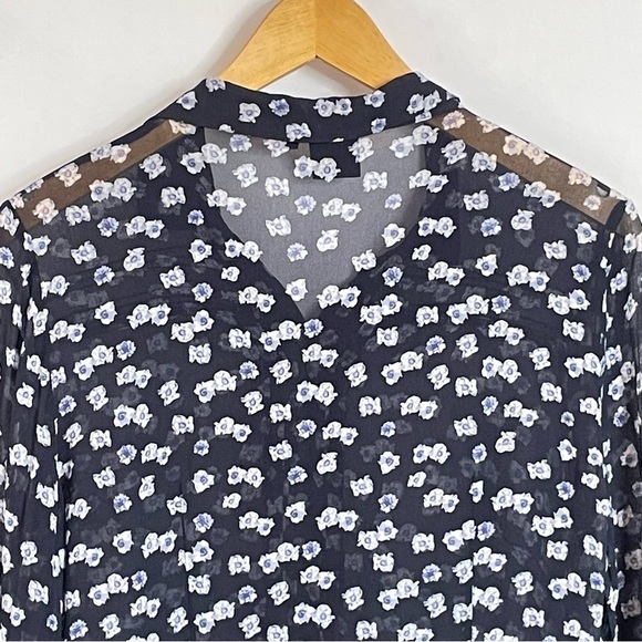 In Wear feminine floral blouse - Picture 9 of 9